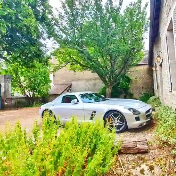 A classic car in La Malinette’s private car park in Burgundy