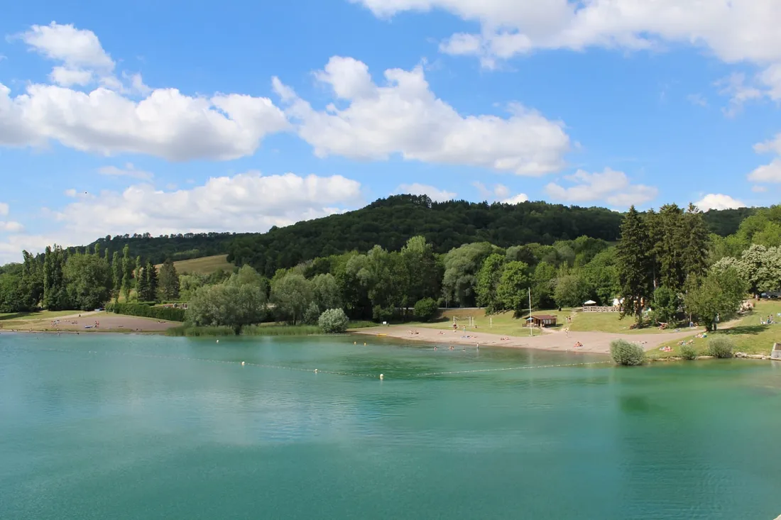 Strand am Lac de Grosbois-en-Montagne
