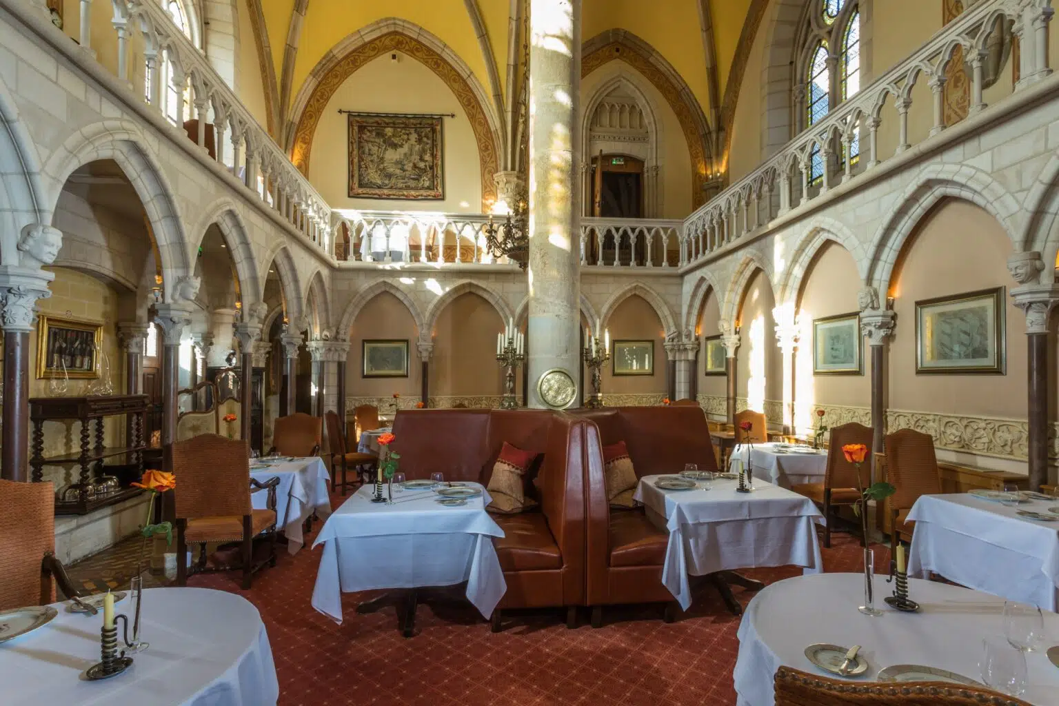 Historischer Speisesaal der Abtei Bussière