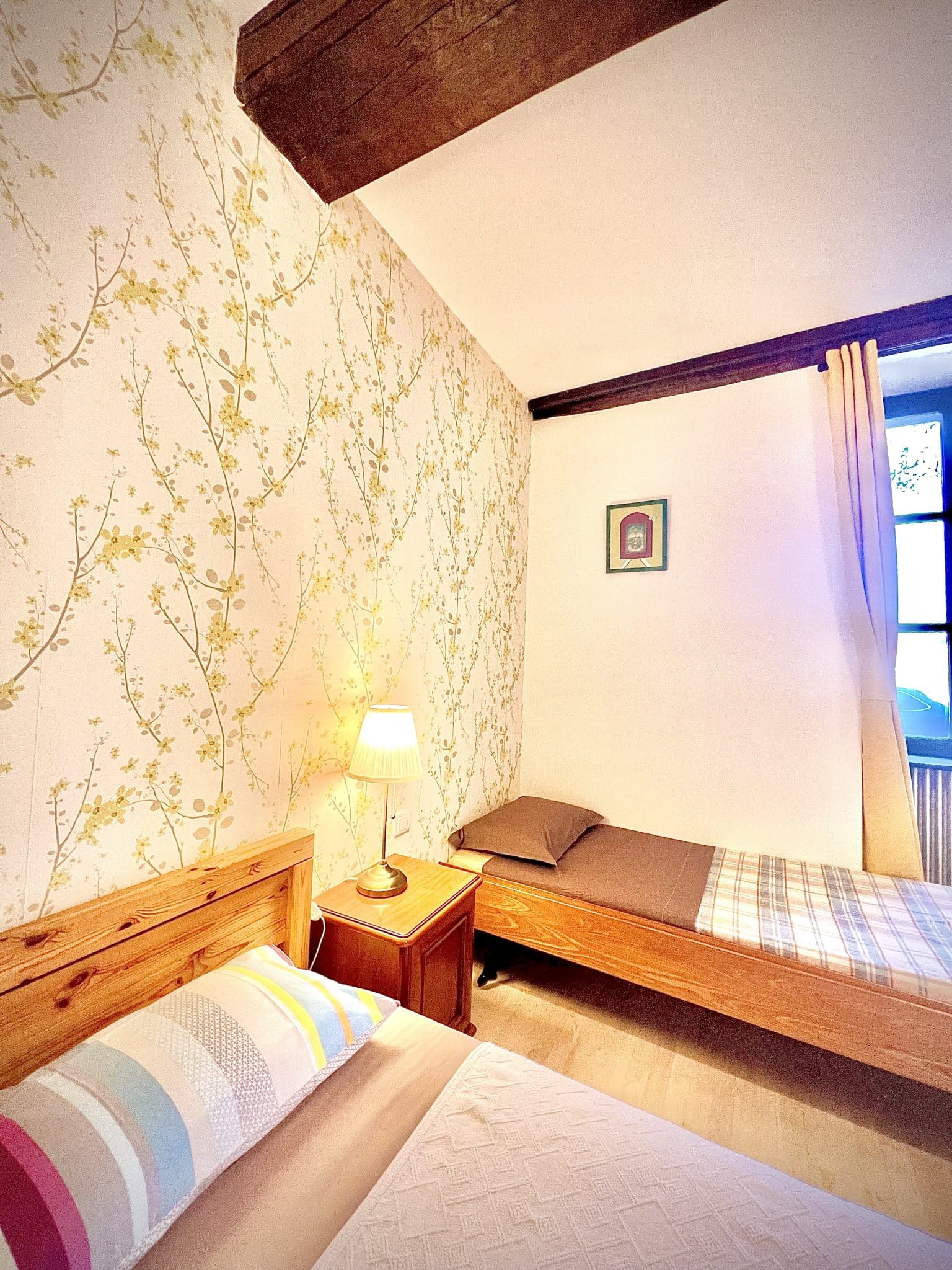 détail de la chambre moutarde de la malinette