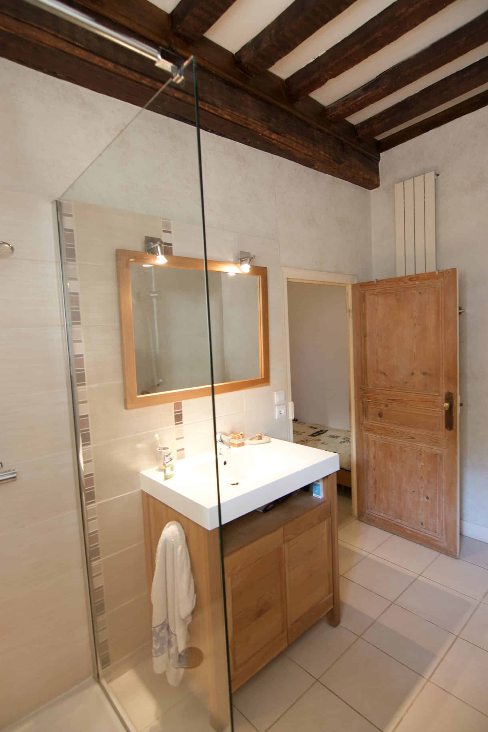 salle de bains chambre moutarde